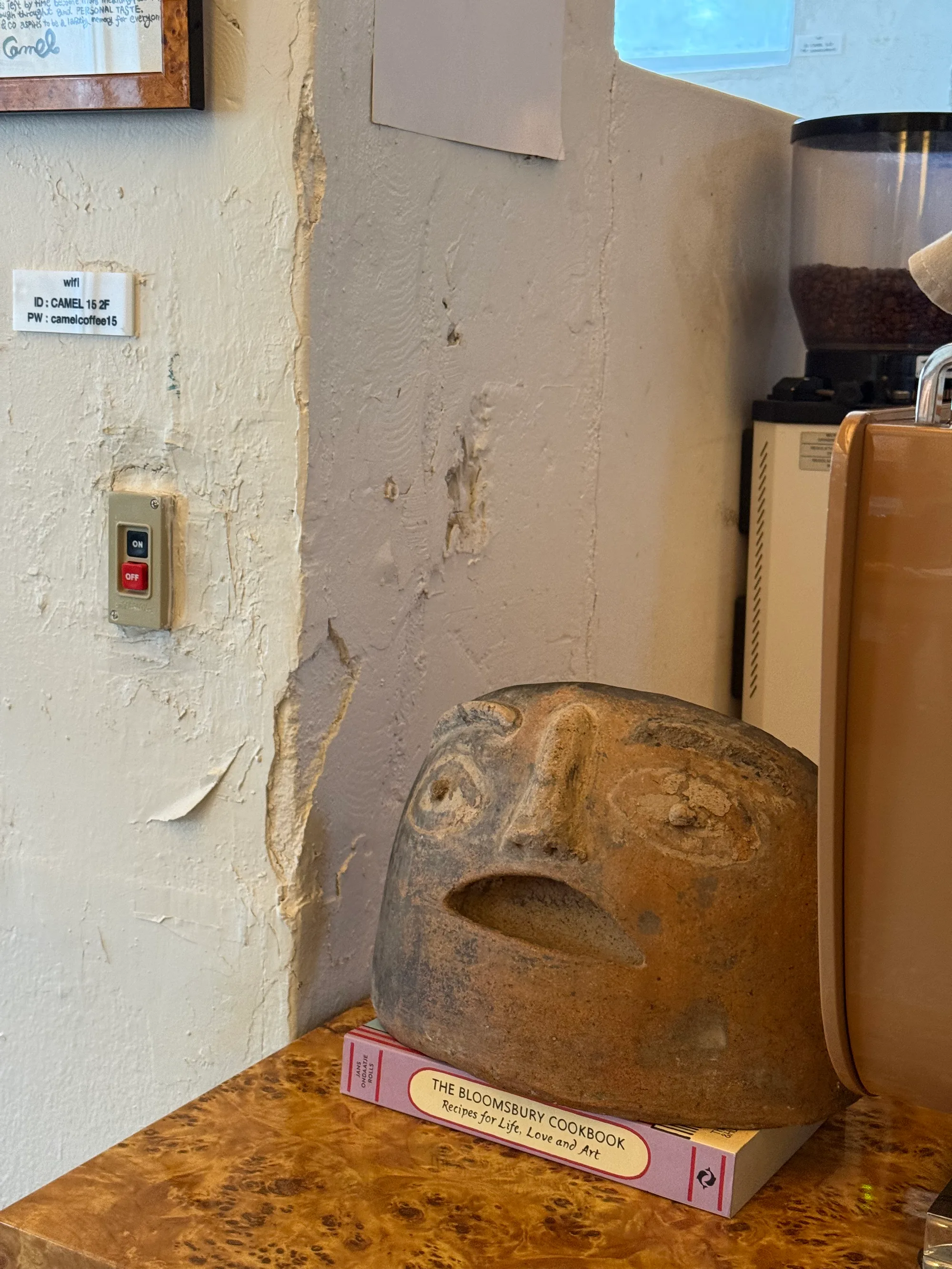 The bulmagi at the counter of Camel Coffee’s Seochon shop