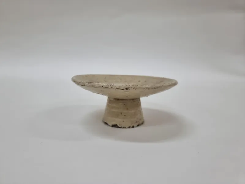 백자제기 — 경남대학교 박물관 소장
