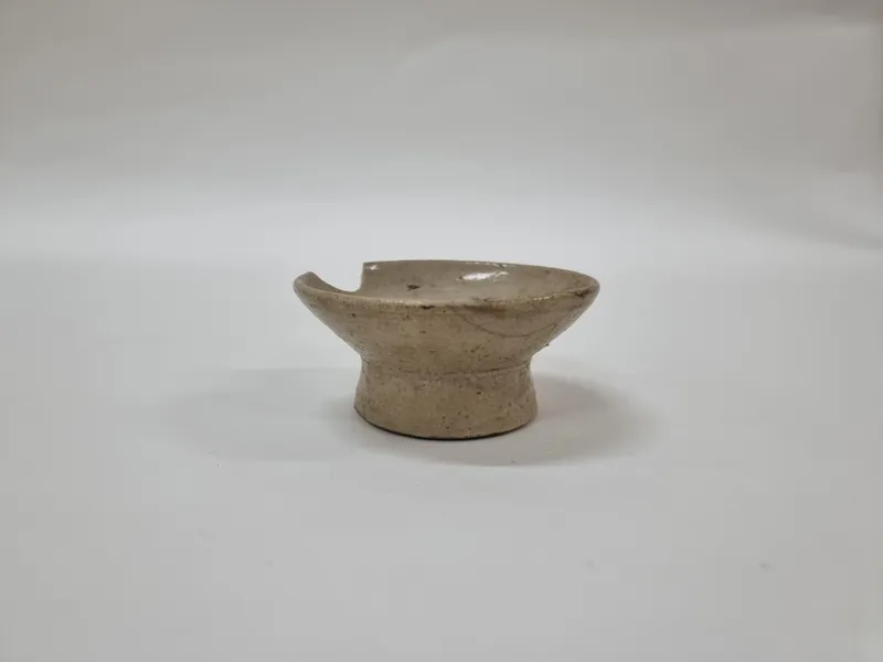 백자제기 — 경남대학교 박물관 소장