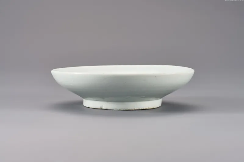 청화백자「수」명접시 — 국립중앙박물관 소장